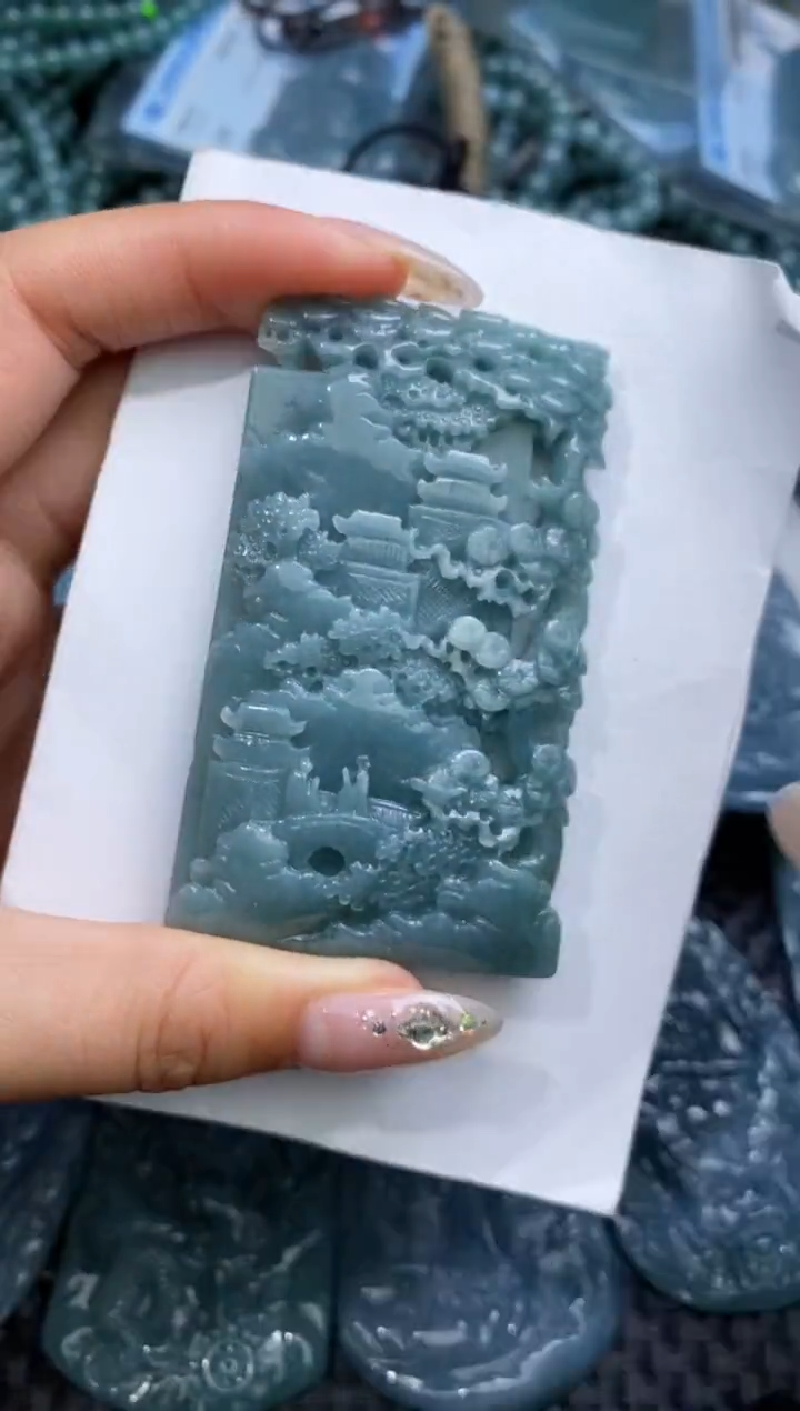 【闪购商品】翡翠颈饰未镶嵌          