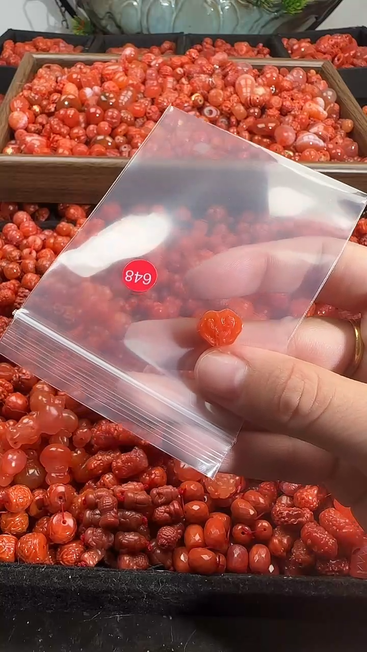 颈饰未镶嵌南红玛瑙1