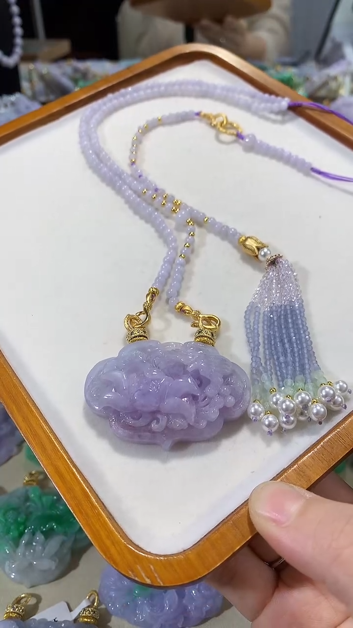 颈饰未镶嵌翡翠吊坠