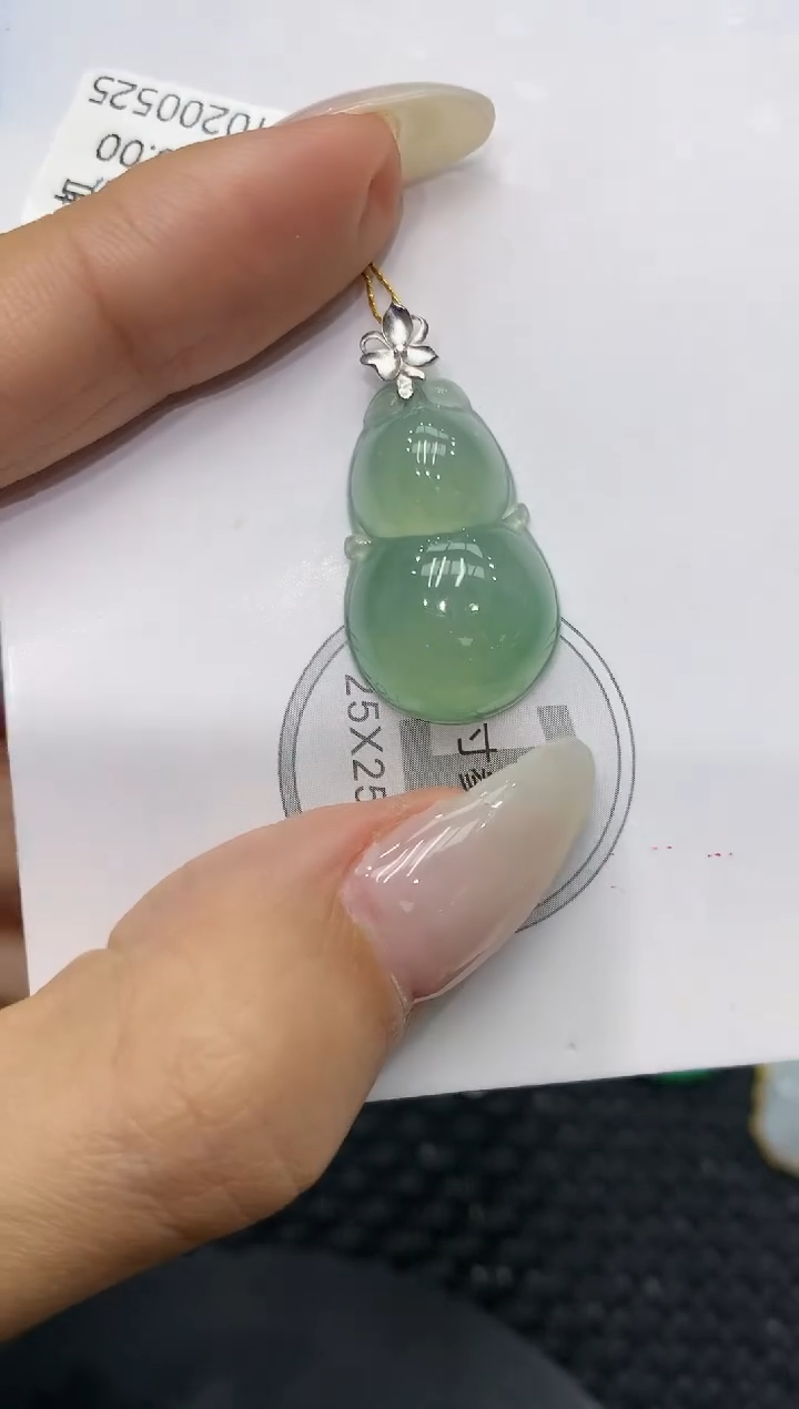 颈饰18K金镶嵌翡翠111111111111