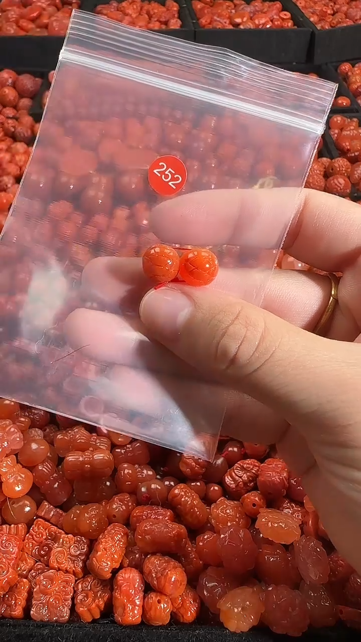 颈饰未镶嵌南红玛瑙1