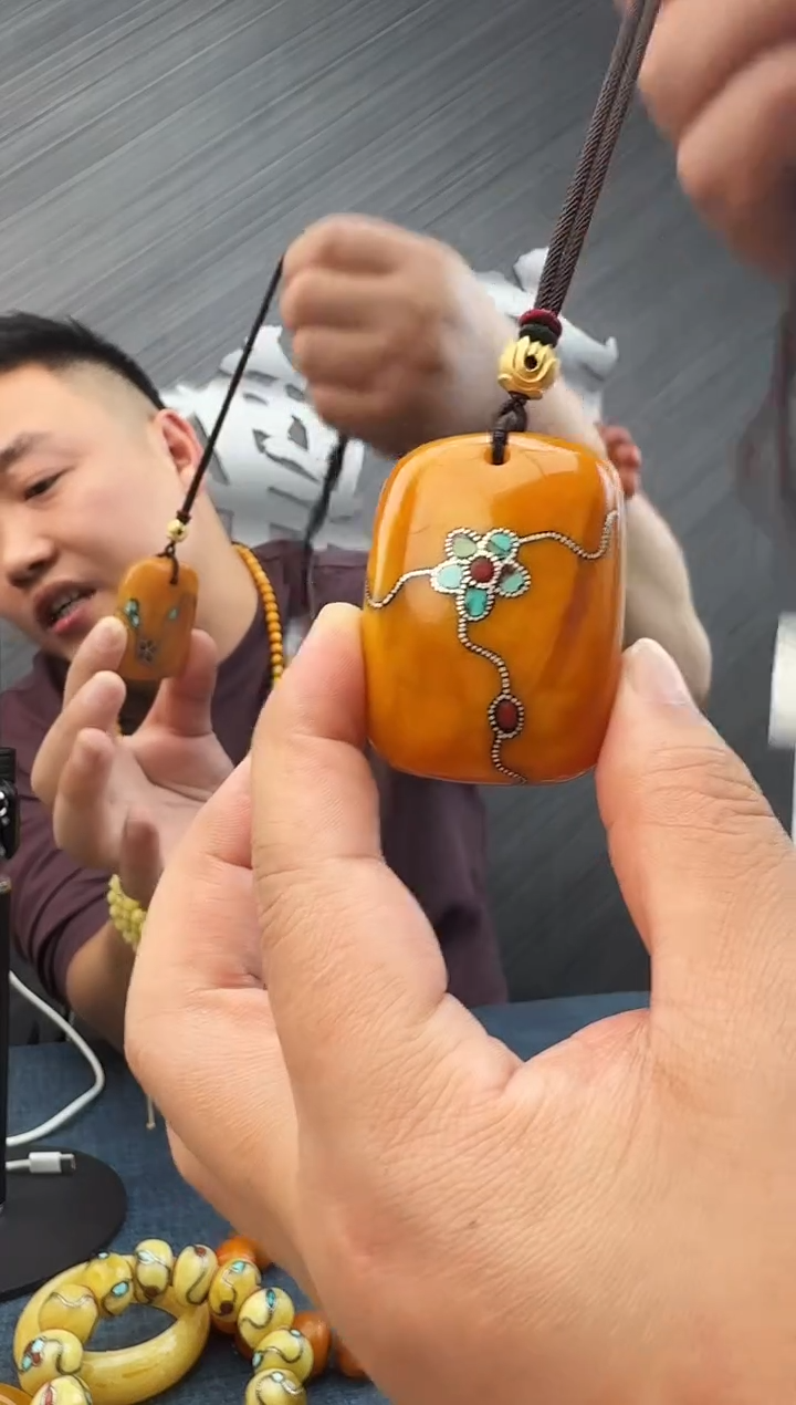 蜜蜡未镶嵌珠宝奇石假一罚十31 ，多样性发其一