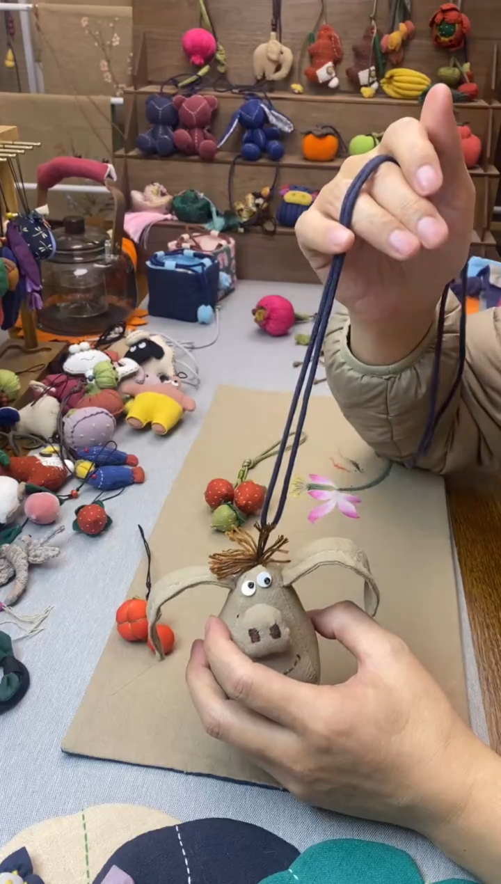 布艺飞天猪+蓝布绳