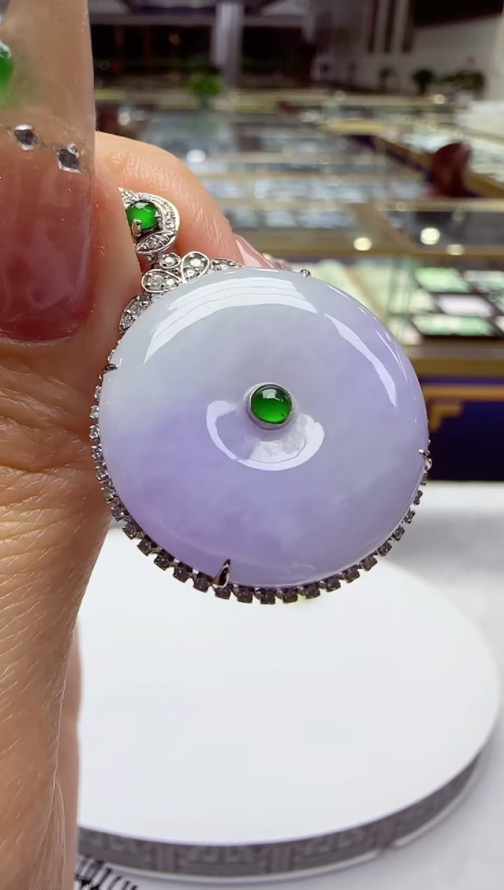 颈饰18K金镶嵌翡翠平安扣