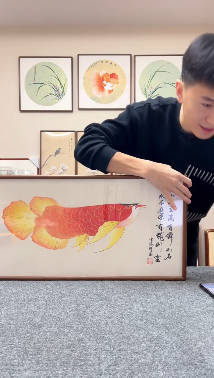【闪购商品】书法四尺四开金龙鱼胡桃木69x36