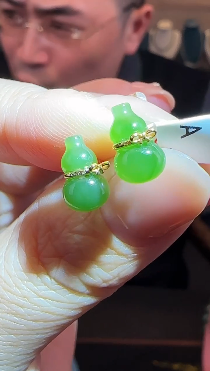 未镶嵌和田玉耳饰葫芦