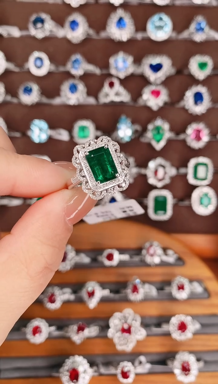 【闪购商品】祖母绿18K金戒指18K金镶嵌2.3克拉