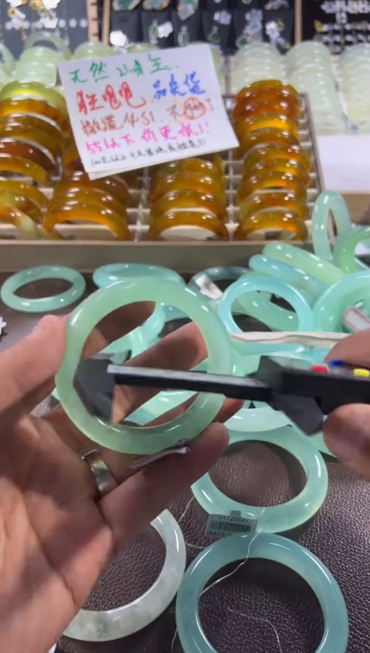 未镶嵌蛇纹石玉手镯1