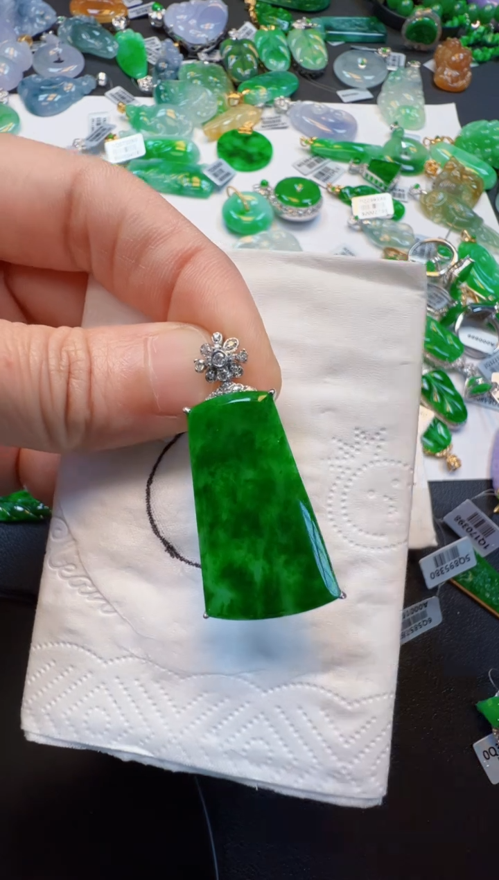 【闪购商品】翡翠吊坠(不含链)18K金镶嵌5800