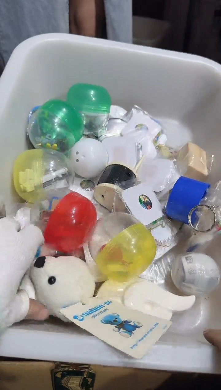 伟***菲中古商品，瑕疵品，不保好坏。566