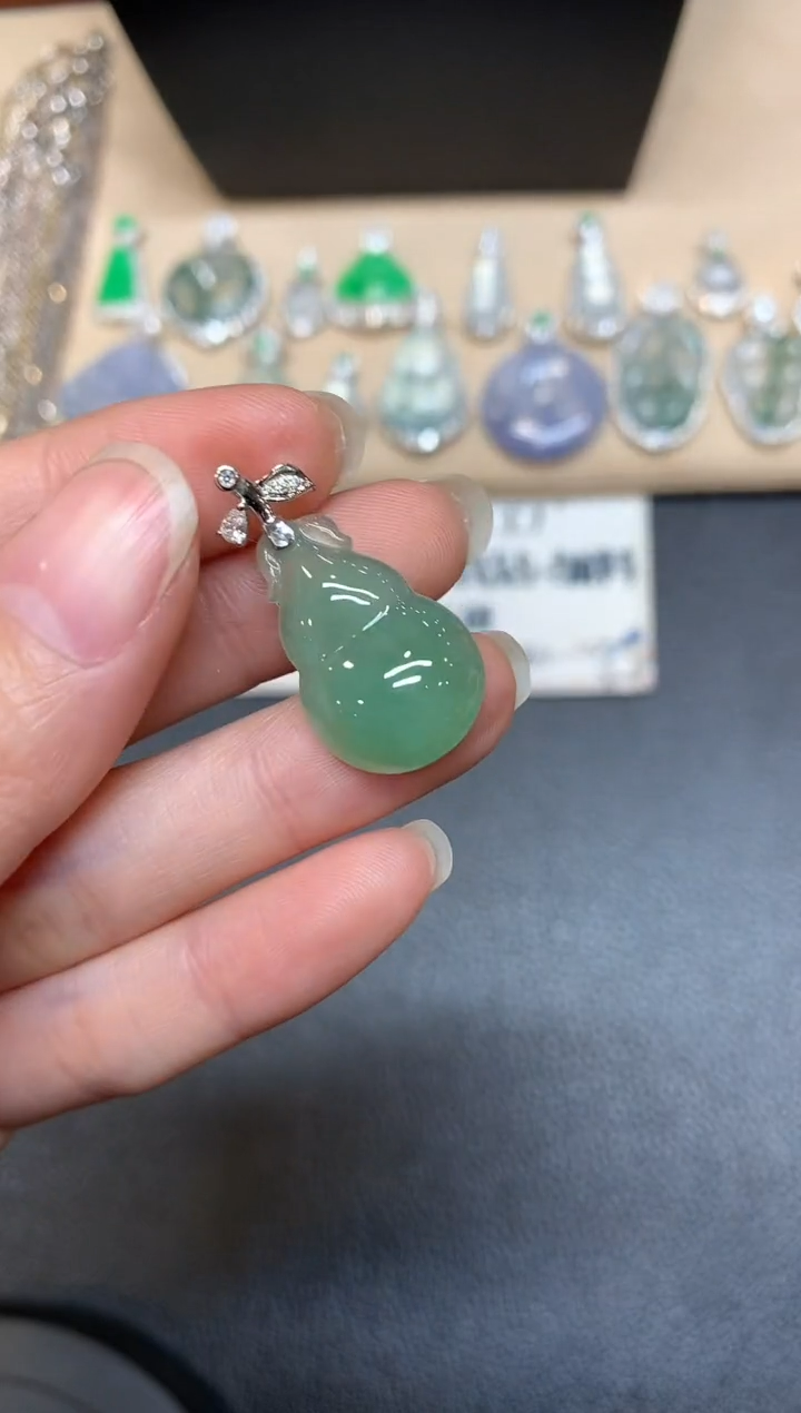 【闪购商品】翡翠颈饰18K金镶嵌【无服务费 葫芦