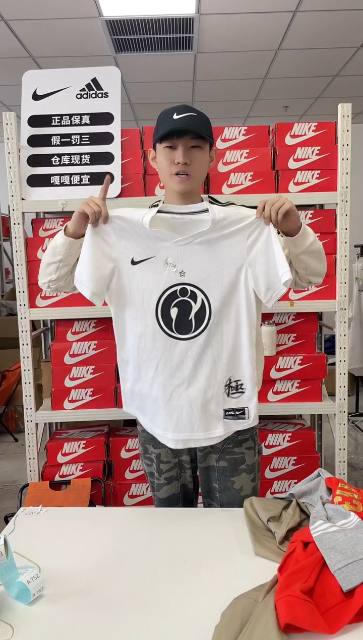 编774码闪购尺码  Nike/耐克卫衣卫裤以直播间过款为主