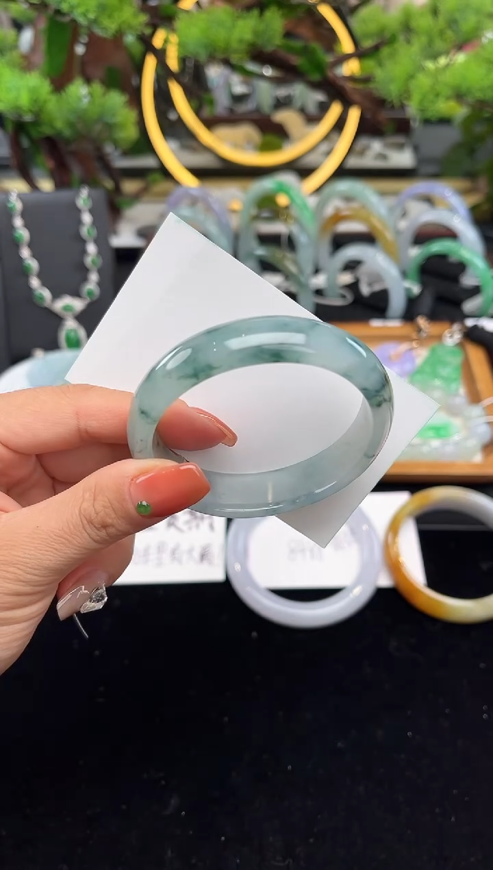 未镶嵌手镯翡翠手镯