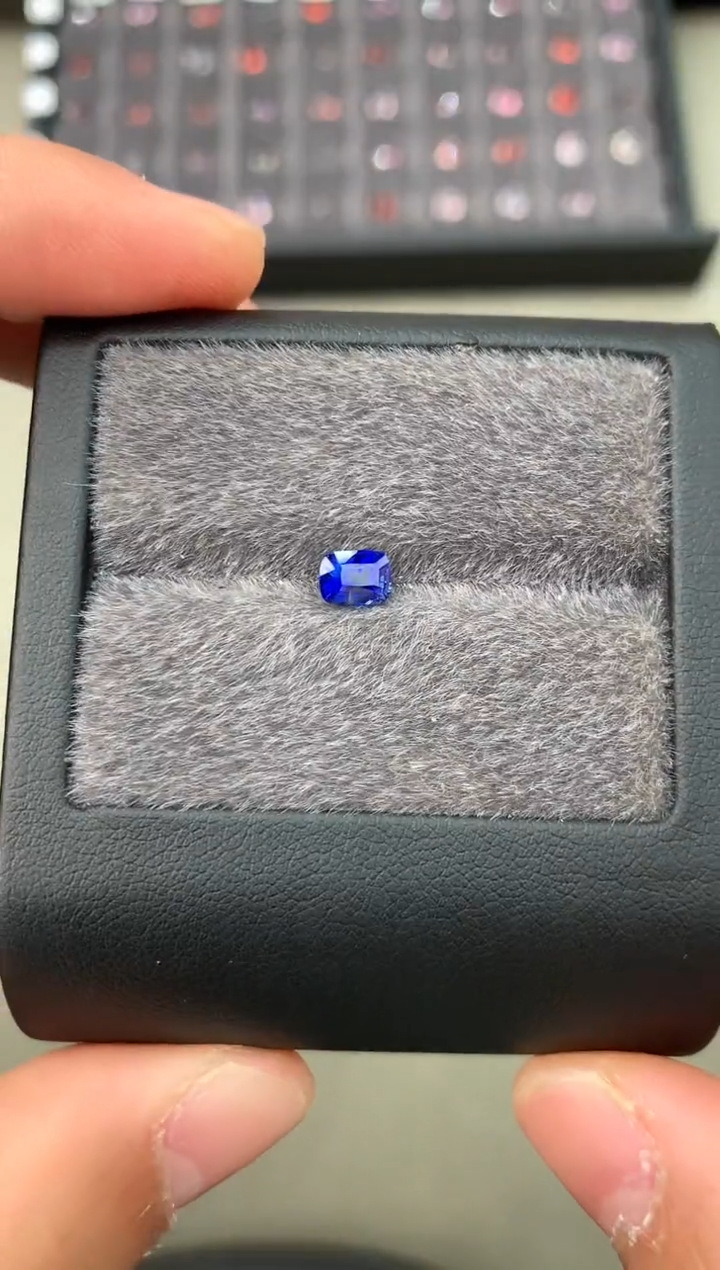 【闪购商品】定制蓝宝石裸石未镶嵌1.01ct 兰卡无烧蓝宝石