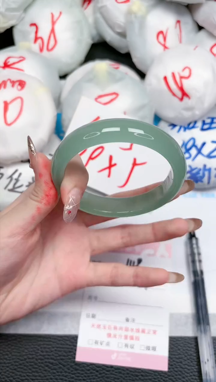 【闪购商品】石英质玉手镯未镶嵌149-59.3