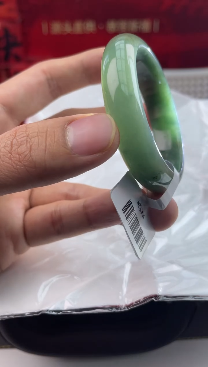 【闪购商品】翡翠手镯未镶嵌17翡翠手镯（微瑕）