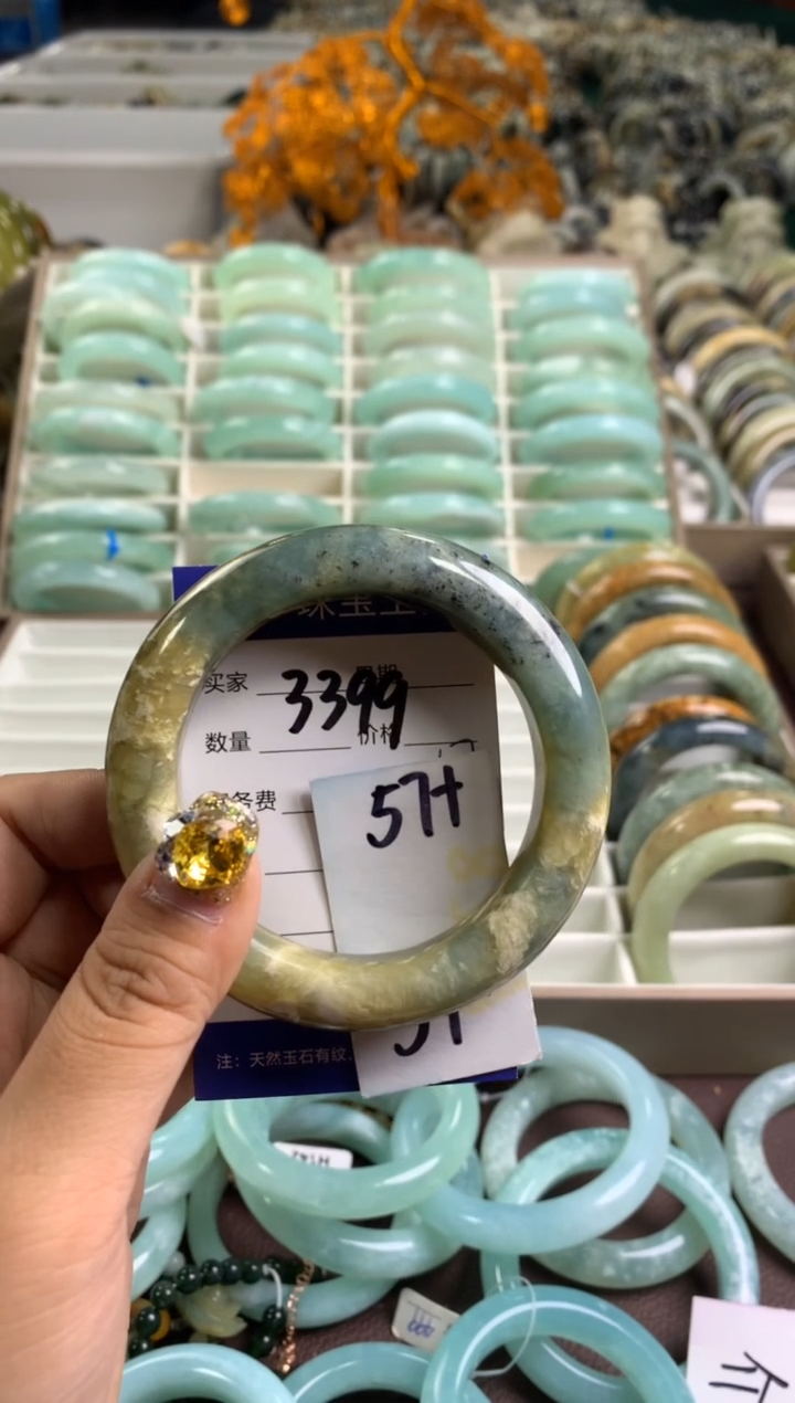 【闪购商品】蛇纹石玉手镯未镶嵌3399