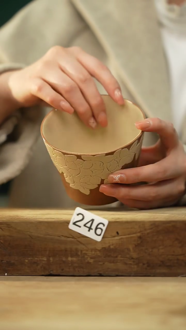 【闪购商品】瓷片 设计师手作款 刻绘手握杯
