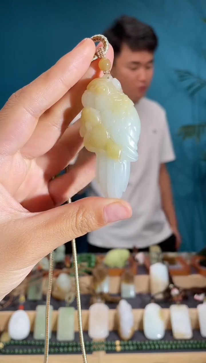 和田玉未镶嵌颈饰1