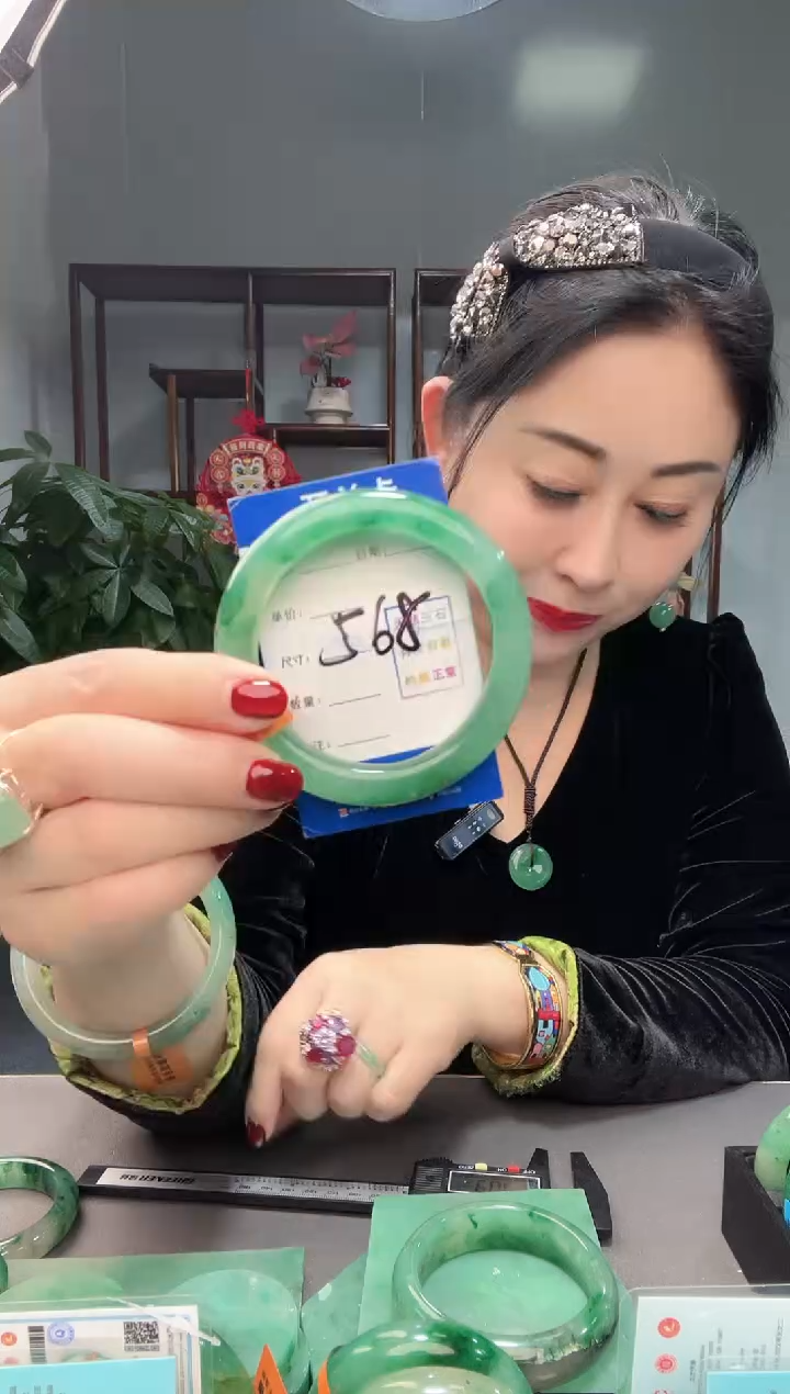 【闪购商品】石英质玉手镯未镶嵌1