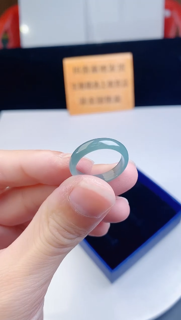 颈饰未镶嵌翡翠·