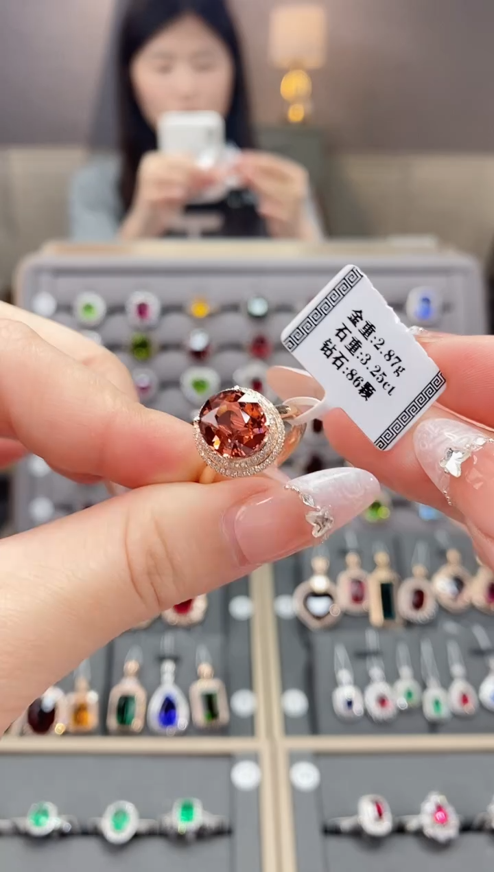 碧玺戒指18K金镶嵌3.25    