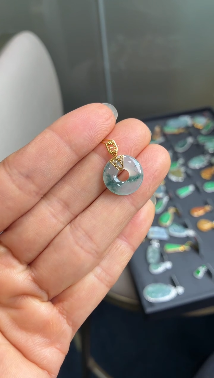 颈饰18K金镶嵌翡翠天然翡翠A货