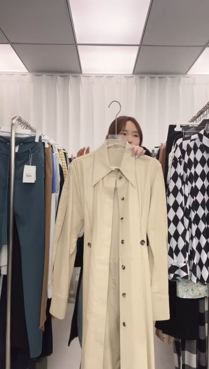 编号201  recto蛋白皮风衣  小码  待开价