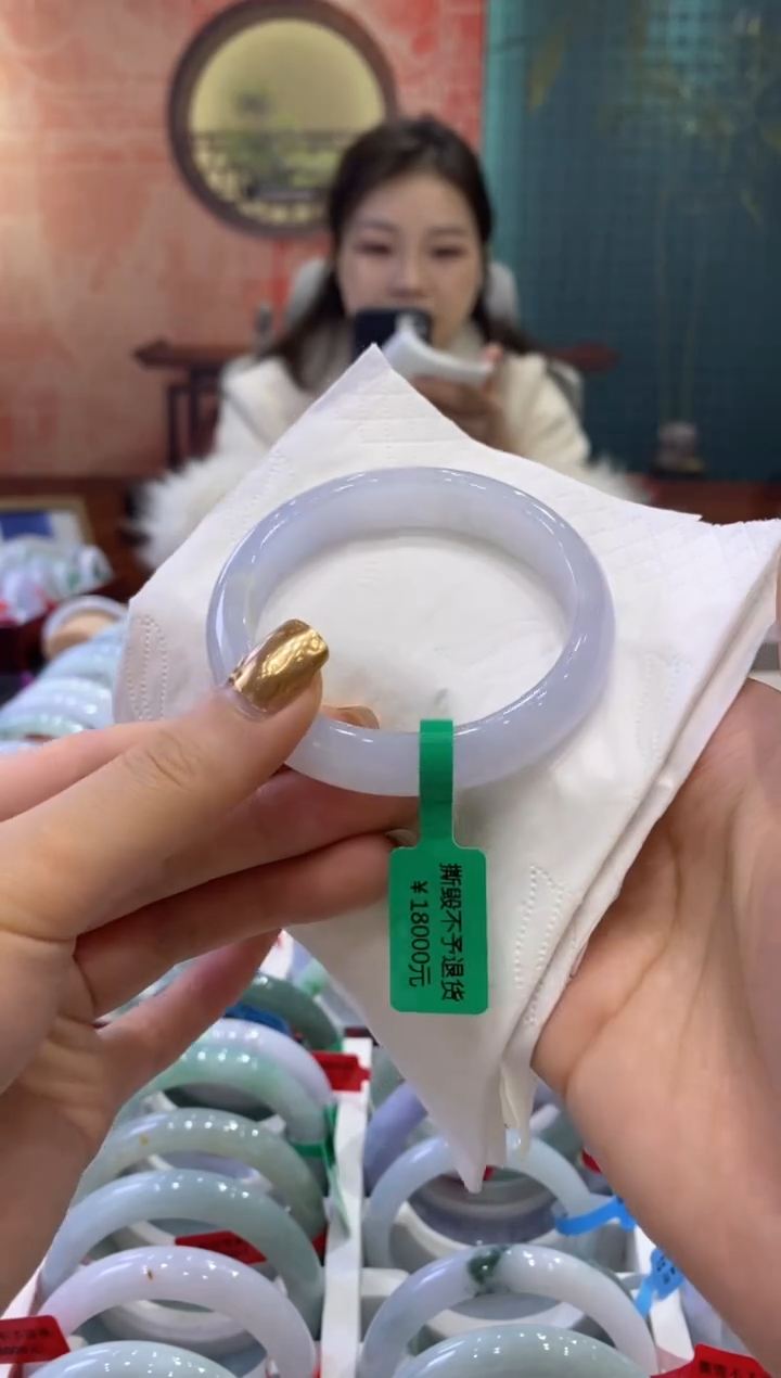 【闪购商品】翡翠手镯未镶嵌多人04000