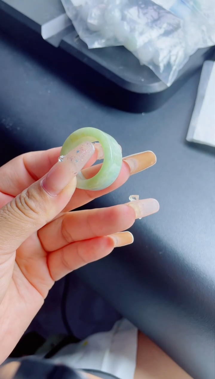 翡翠戒指未镶嵌戒圈