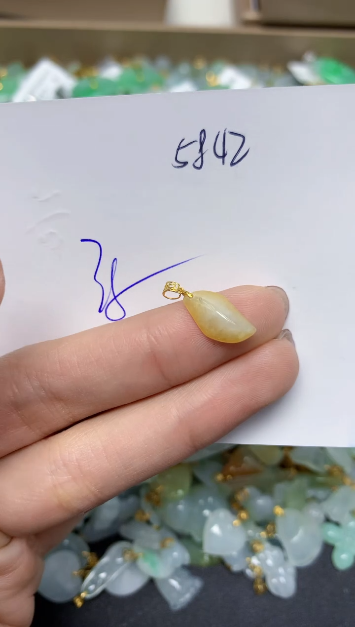 【闪购商品】翡翠颈饰18K金镶嵌天然翡翠A货