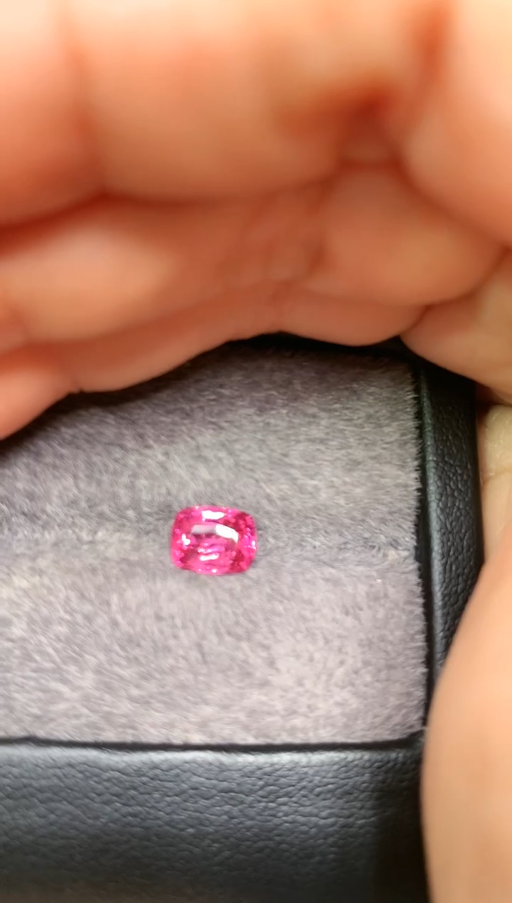 【闪购商品】定制尖晶石裸石未镶嵌枕型 艳粉色调 1.47ct
