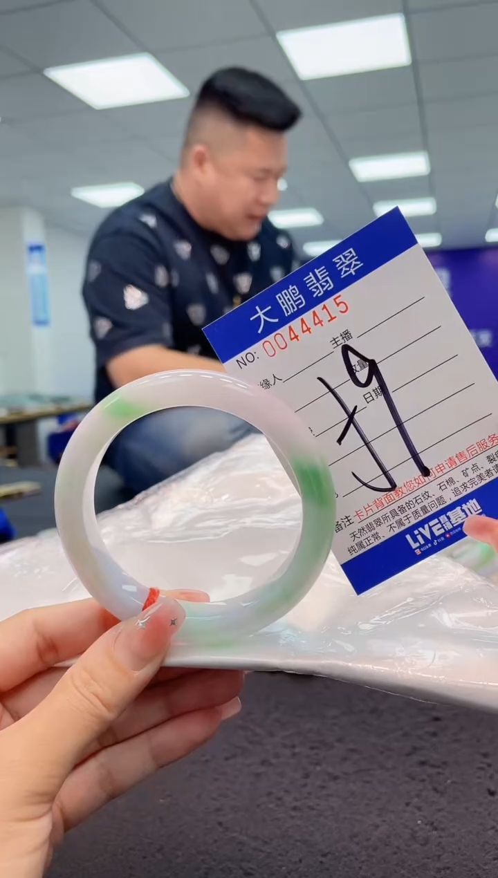 【闪购商品】翡翠手镯未镶嵌AAAAAAAAAA