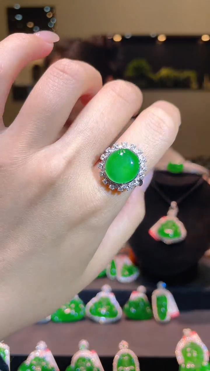 【闪购商品】翡翠吊坠(不含链)18K金镶嵌A73