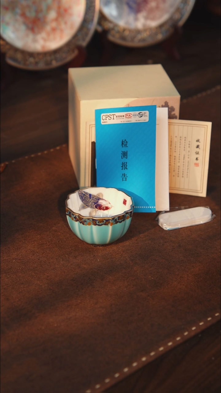 瓷鎏银内绘锦鲤杯