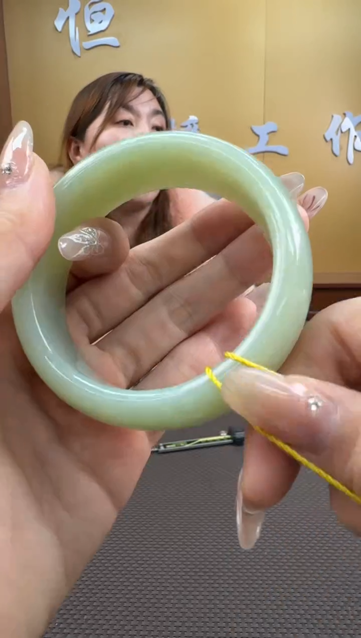 【闪购商品】和田玉手镯未镶嵌58