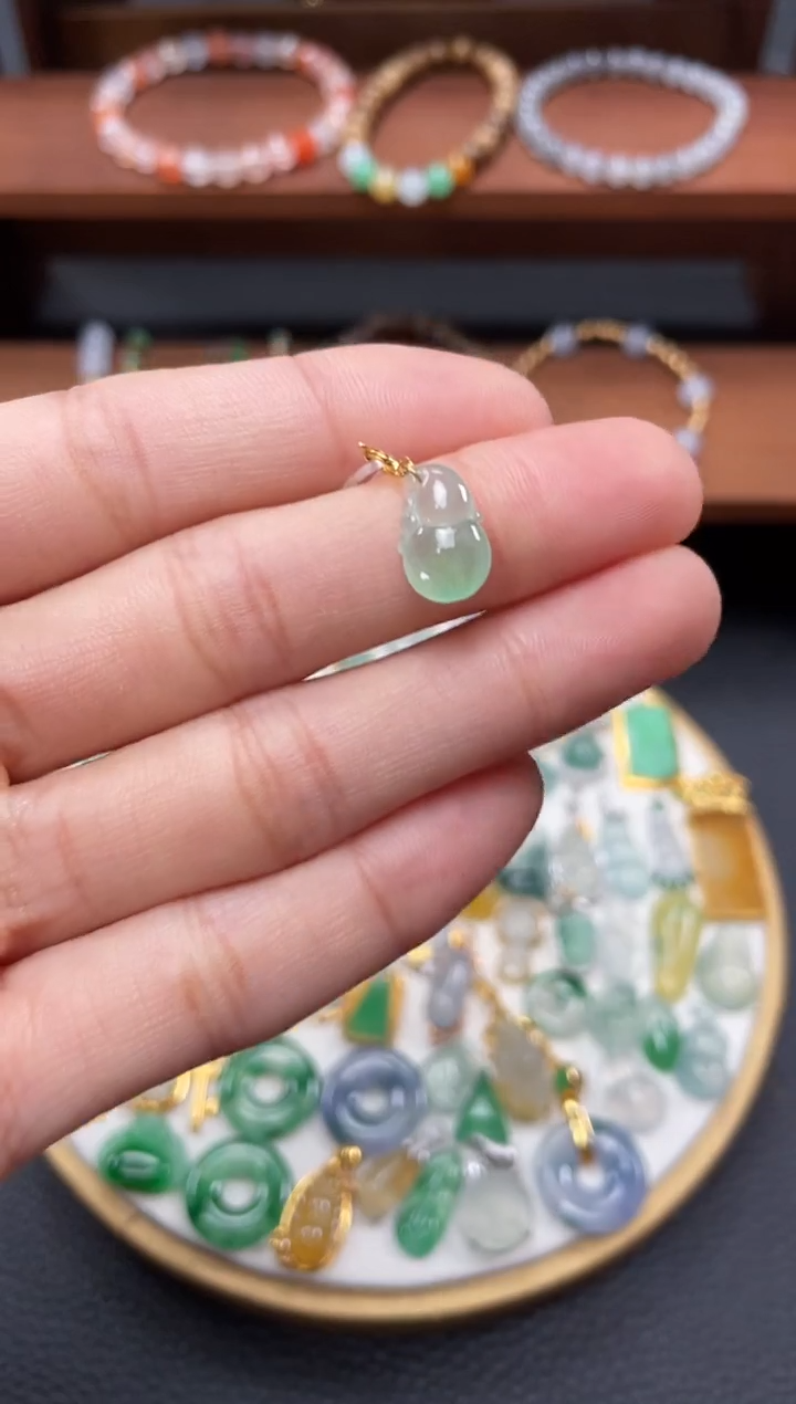 【闪购商品】翡翠吊坠(不含链)18K金镶嵌一个   JK210