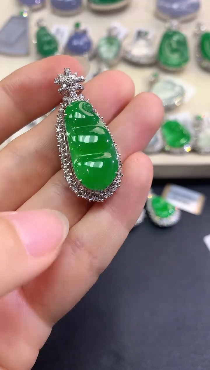 【闪购商品】翡翠颈饰18K金镶嵌C72  