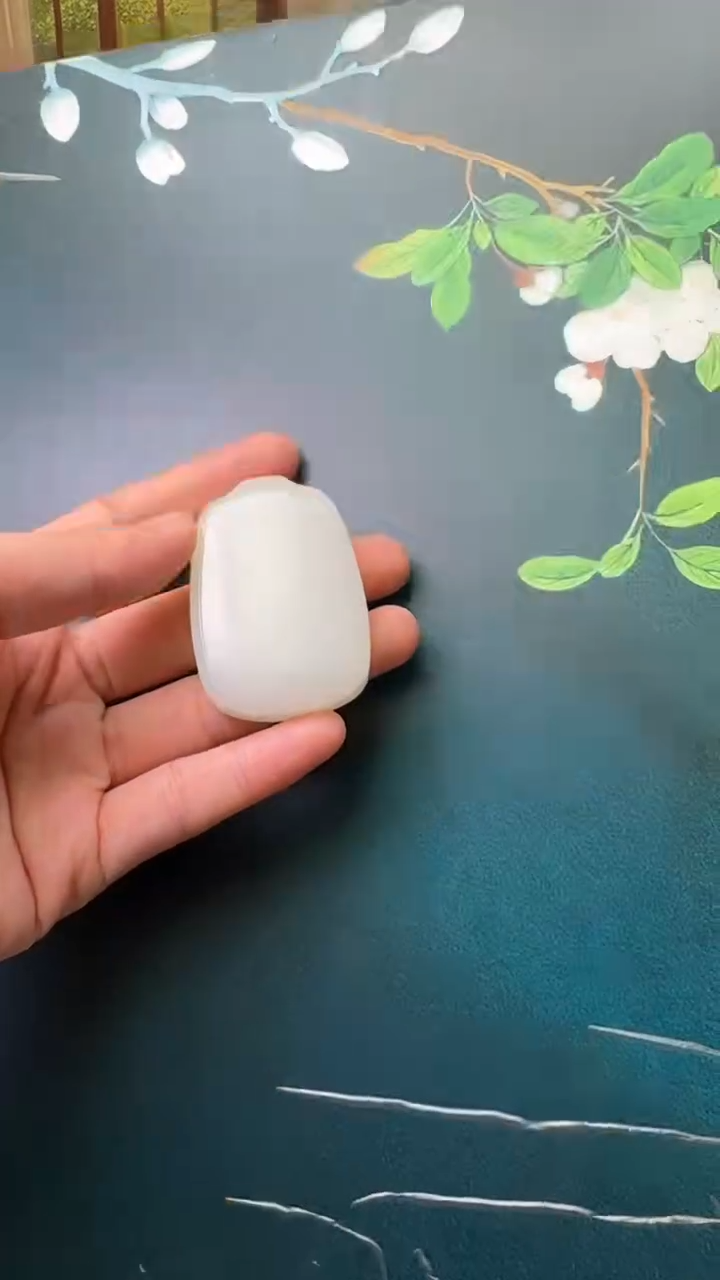 颈饰未镶嵌和田玉吊坠