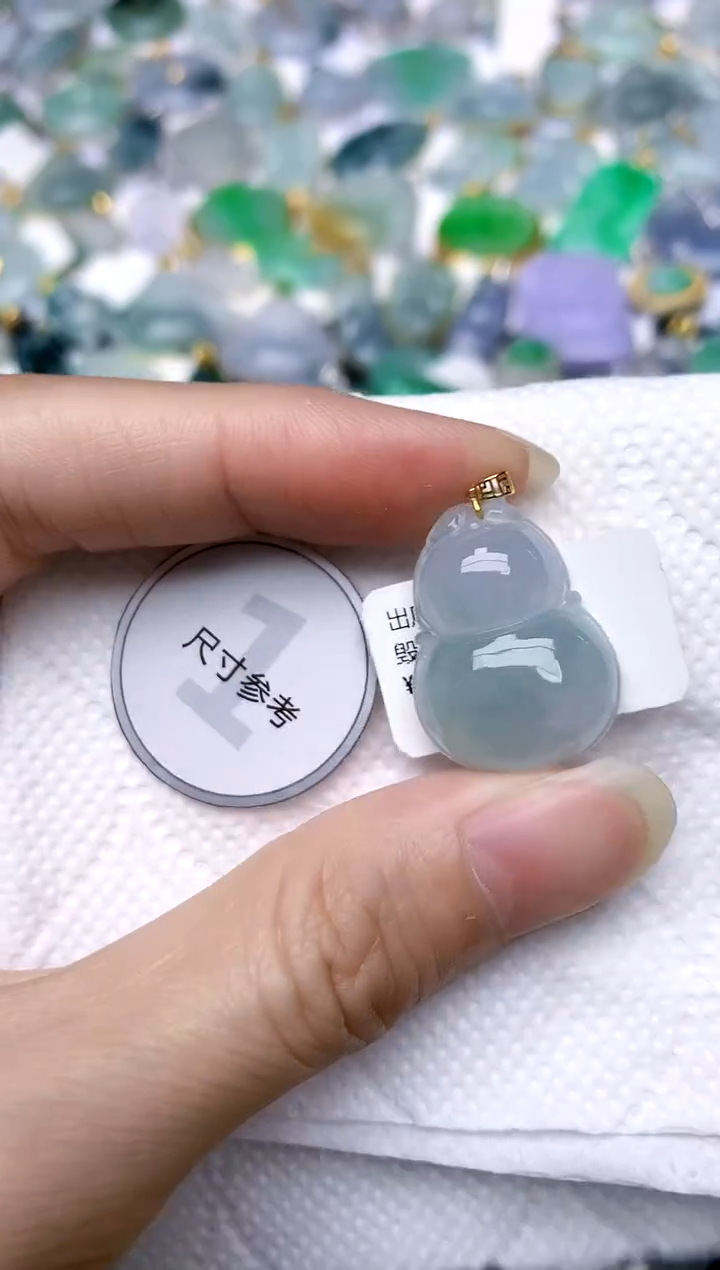 颈饰18K金镶嵌翡翠天然A货翡翠