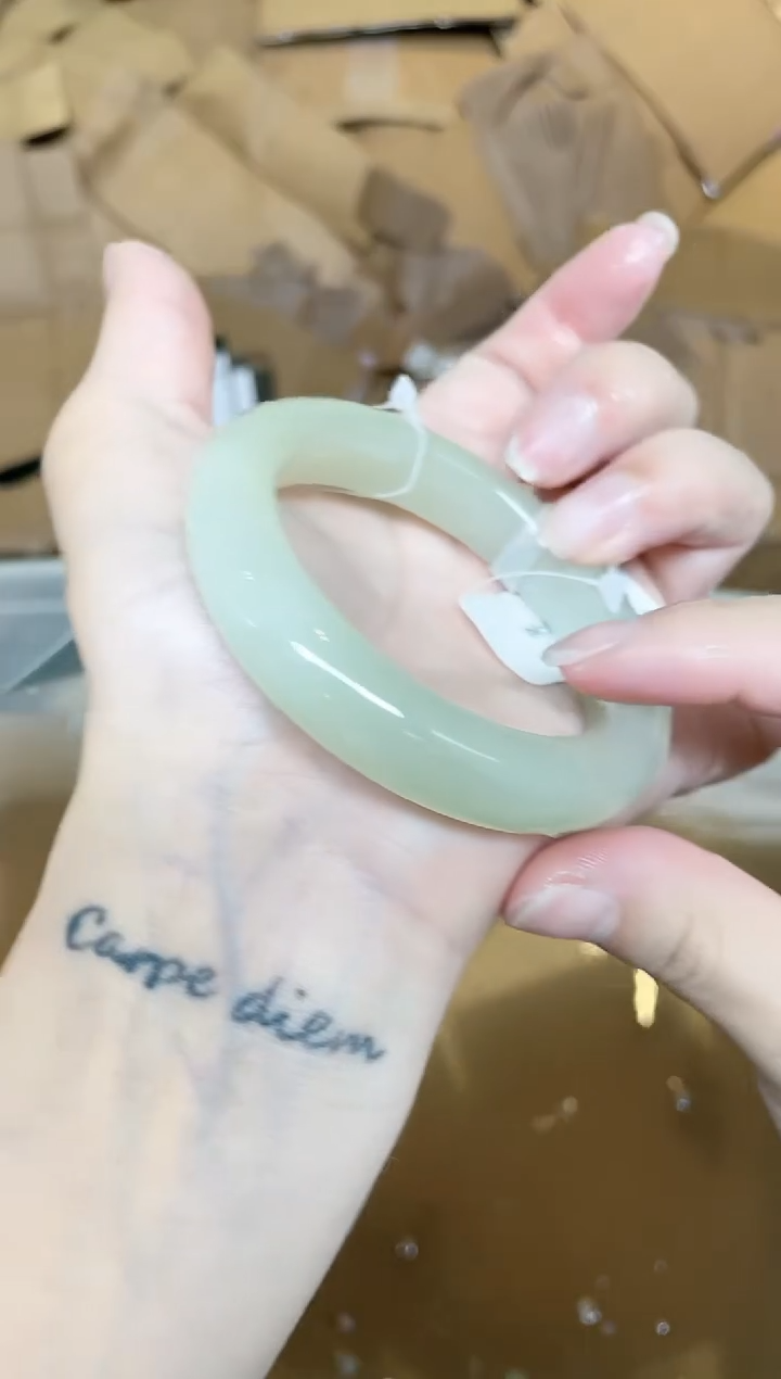 和田玉手镯未镶嵌369-55