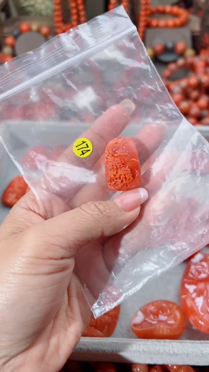 南红玛瑙未镶嵌吊坠18+