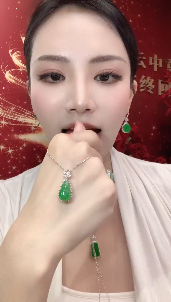 吊坠(不含链)18K金镶嵌翡翠A15