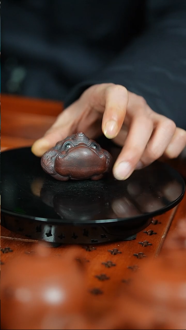【闪购商品】紫砂茶宠古红泥刻绘三足金蟾精品摆件