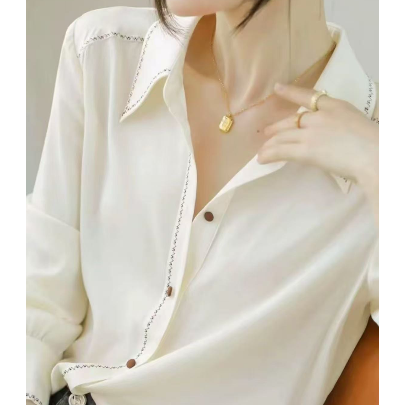 夏季女士简约百塔刺绣时尚白色气质衬衫长袖纯色设计感显瘦小众