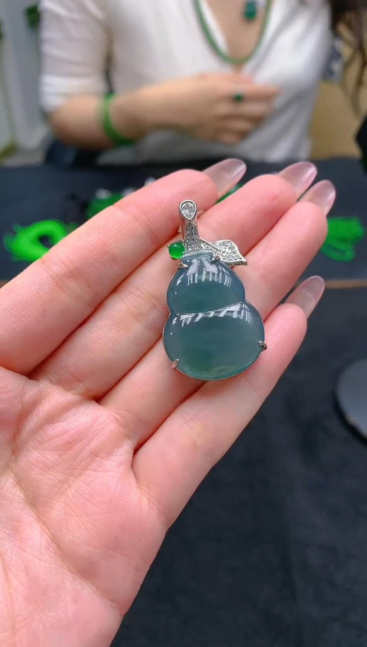 翡翠未镶嵌颈饰天然A货翡翠