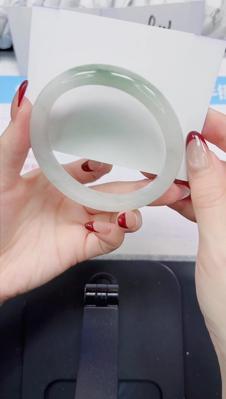 【闪购商品】石英质玉手镯未镶嵌118