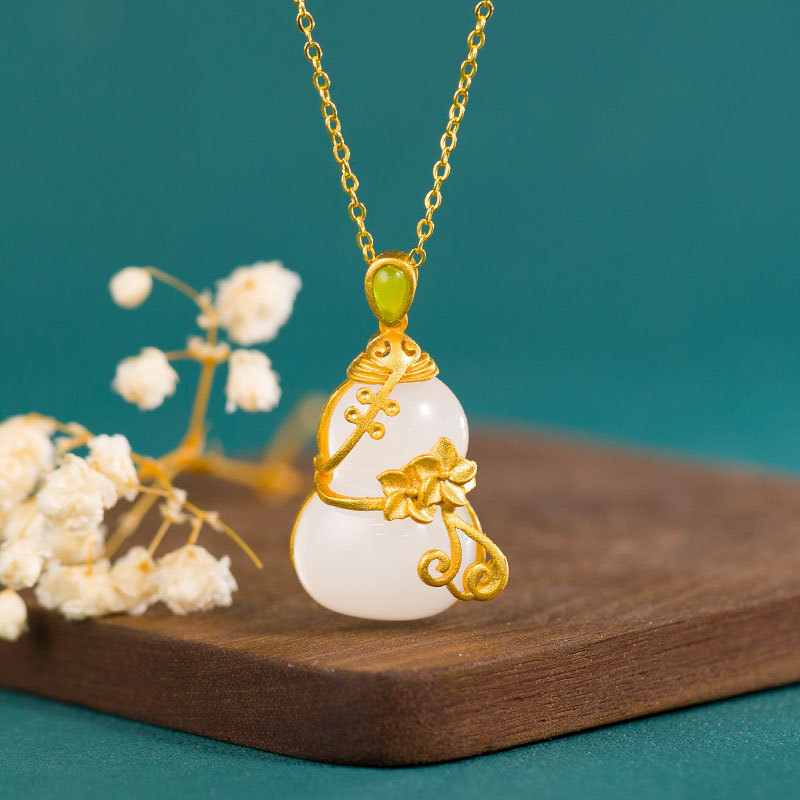 新疆脂白色葫芦吊坠古法国风-A3034