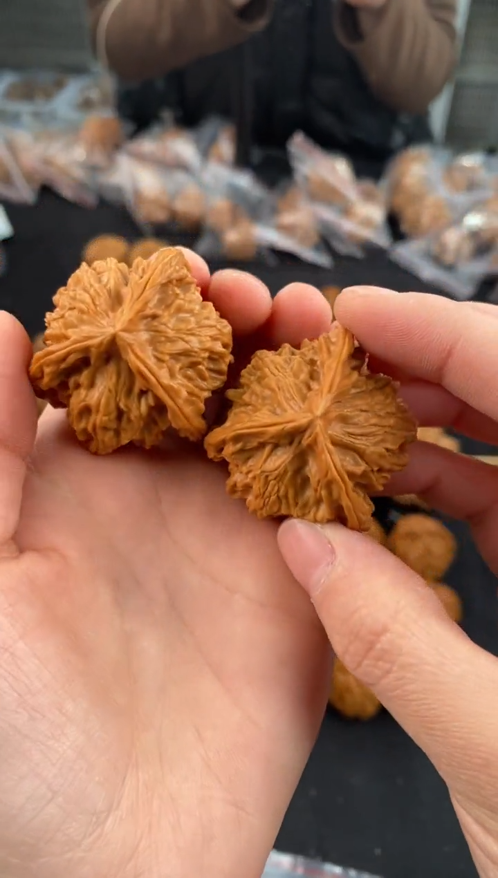 【闪购商品】文玩核桃把件盘山奔40-x526