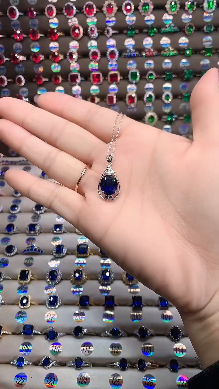 【闪购商品】蓝宝石吊坠(赠链)银S925镶嵌银色